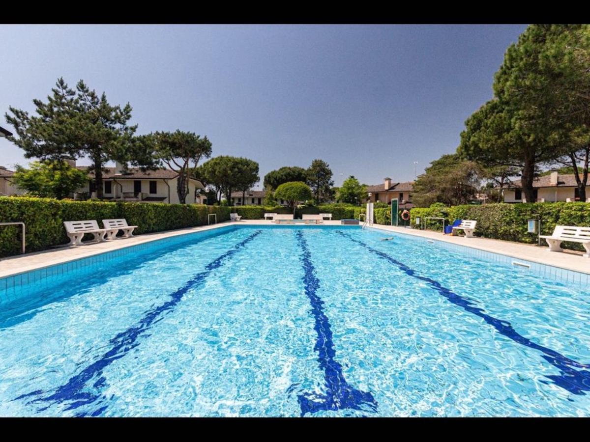 Spacious Villa With Private Garden And Great Pool Porto Santa Margherita di Caorle Exterior photo