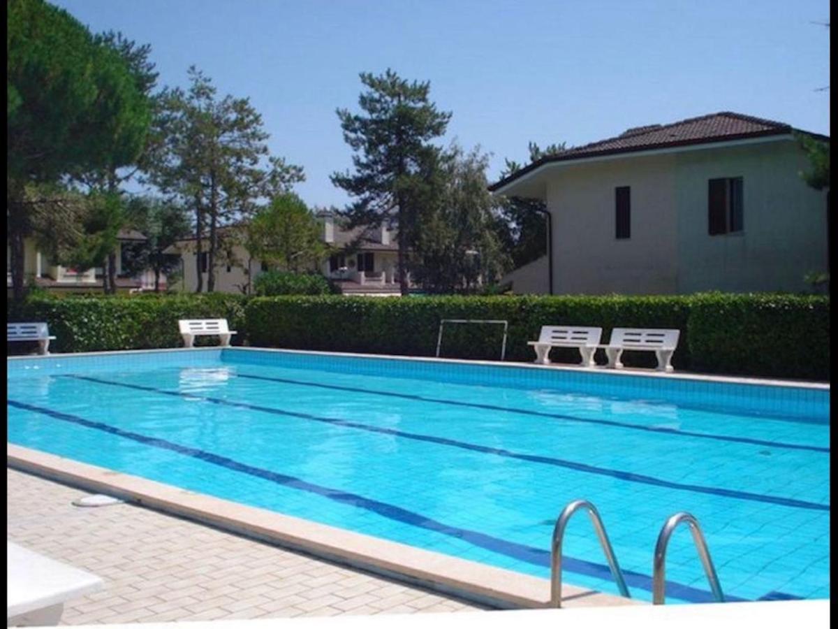 Spacious Villa With Private Garden And Great Pool Porto Santa Margherita di Caorle Exterior photo