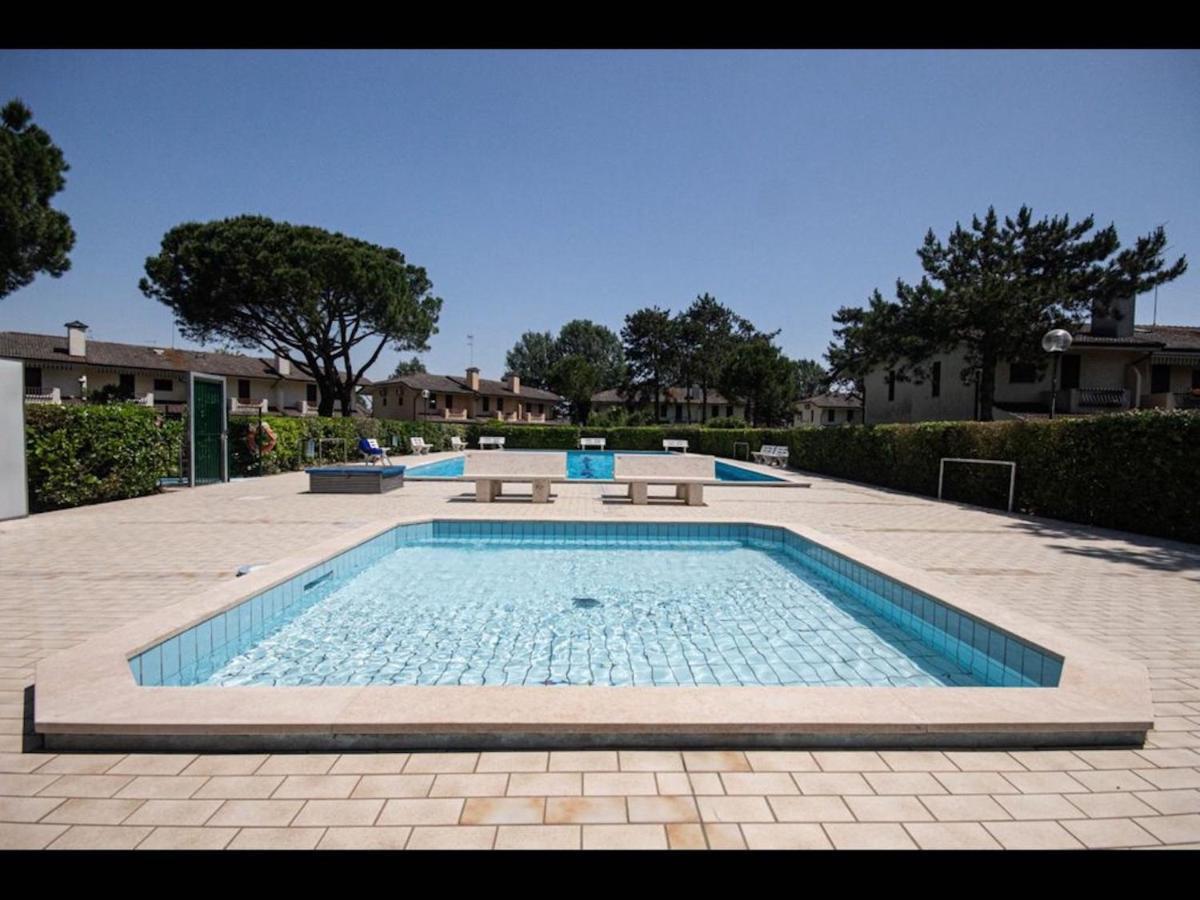 Spacious Villa With Private Garden And Great Pool Porto Santa Margherita di Caorle Exterior photo