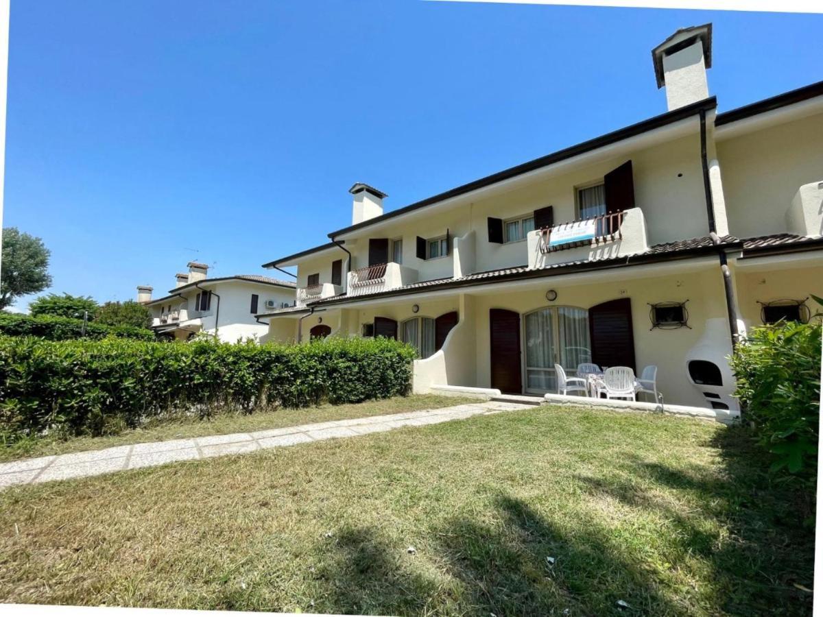 Spacious Villa With Private Garden And Great Pool Porto Santa Margherita di Caorle Exterior photo